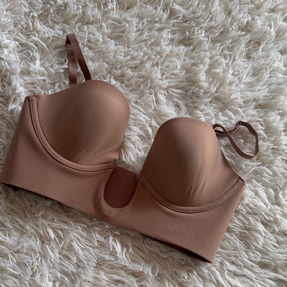 SKIMS Deep Plunge Bra Small NEW